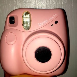 I am trying to sell this Fujifilm and I only used it once.